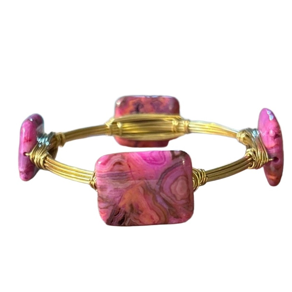 EUC Four stone pink turquoise stone yellow gold copper wire bracelet